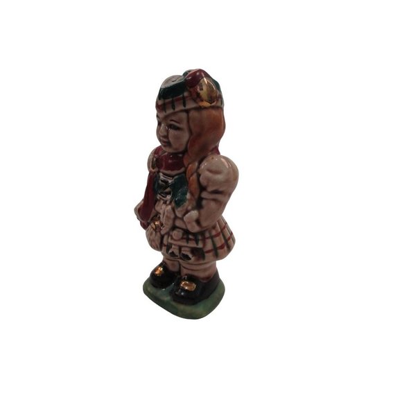 Vintage Scottsh Lass Girl In Kilt with Doll Salt Pepper Shaker Cork Stopper EUC - Picture 10 of 16